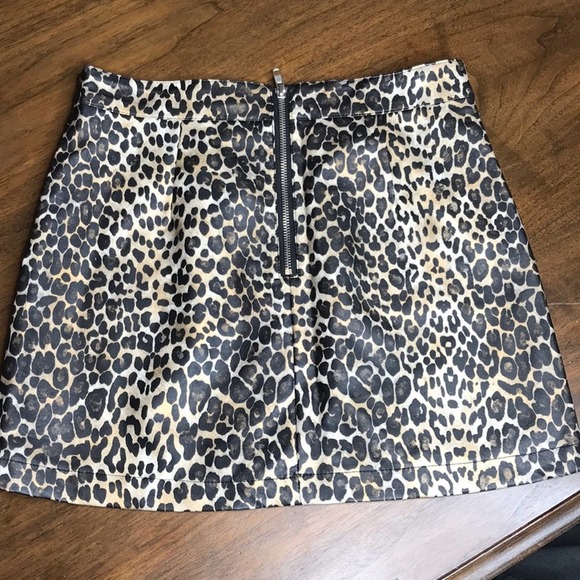Faux leather leopard mini skirt size 26 - Picture 7 of 8